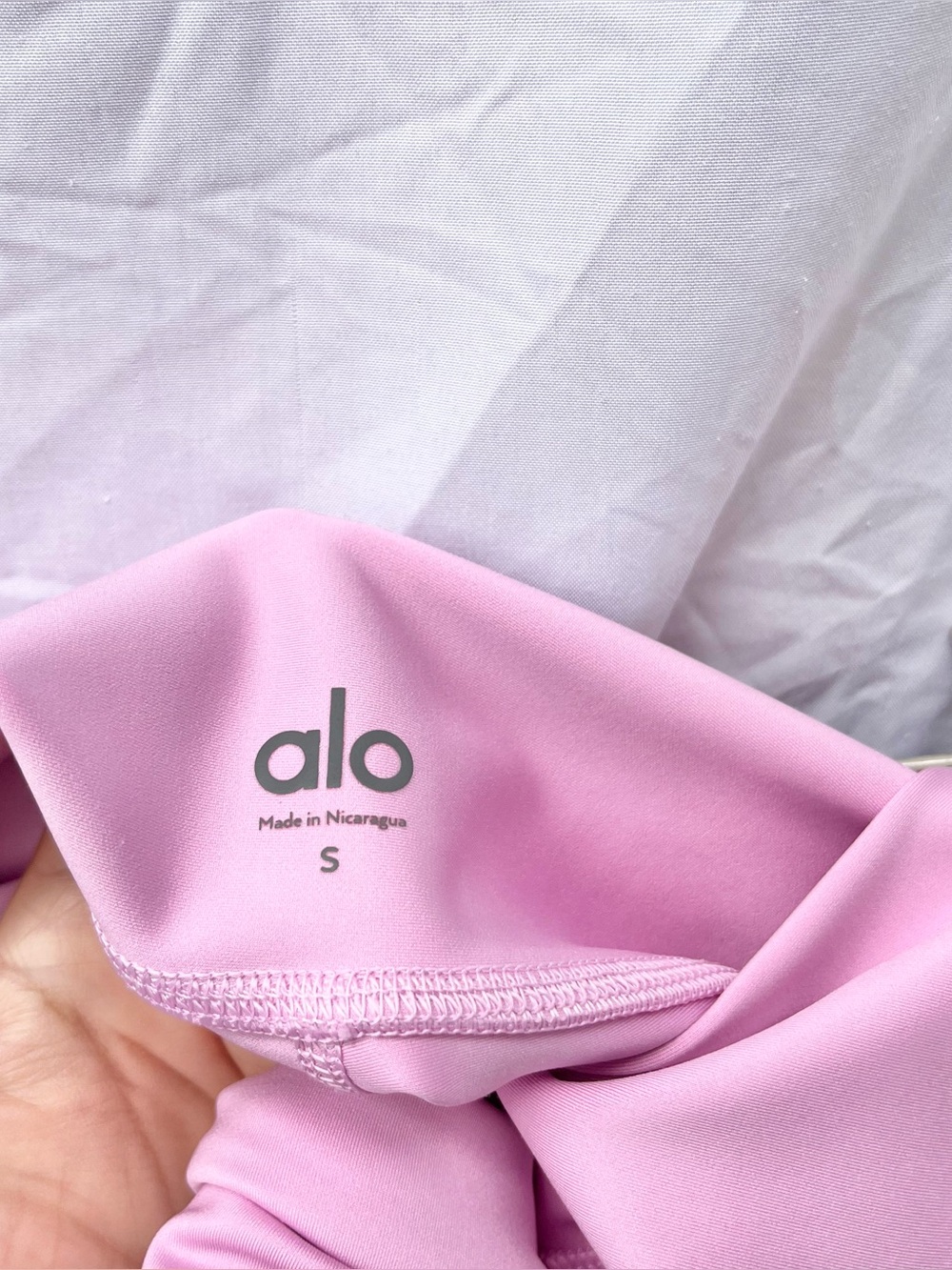 ALO YOGA | 7/8 HIGH WAIST AIRLIFT LEGGINGS IN CANDY HEART PINK SMALL LIMITED ED - Picture 6 of 8